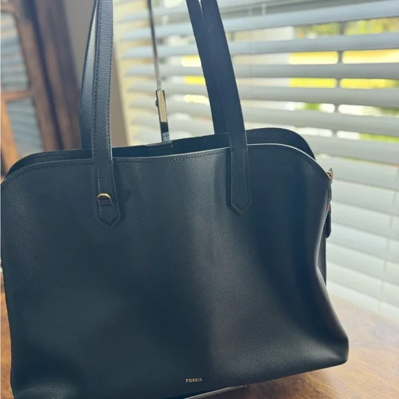 Fossil | Bags | Fossil Black Leather Structured Tote | Poshmark display picture 1